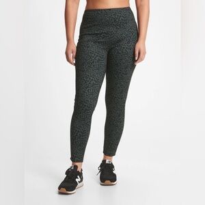 GAP Leopard Print Leggings -M Color
Olive green leopard